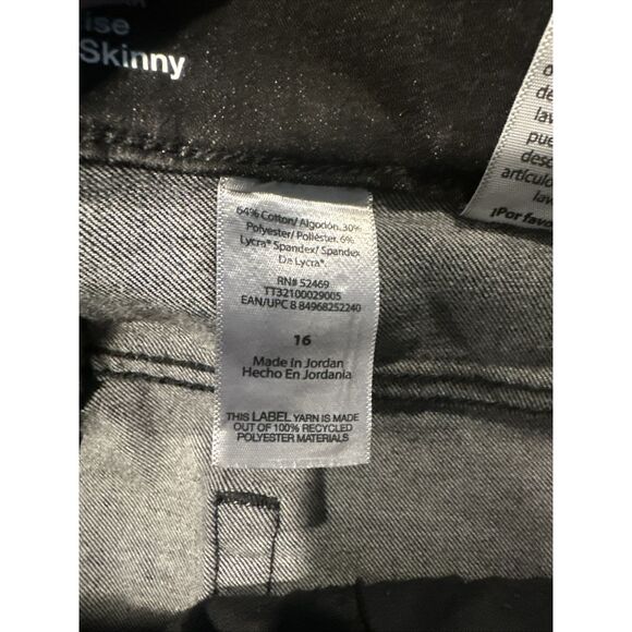 Time and Tru Women's High Rise Curvy Jeans, 29" Inseam for Regular Size 16 Black - Picture 6 of 11